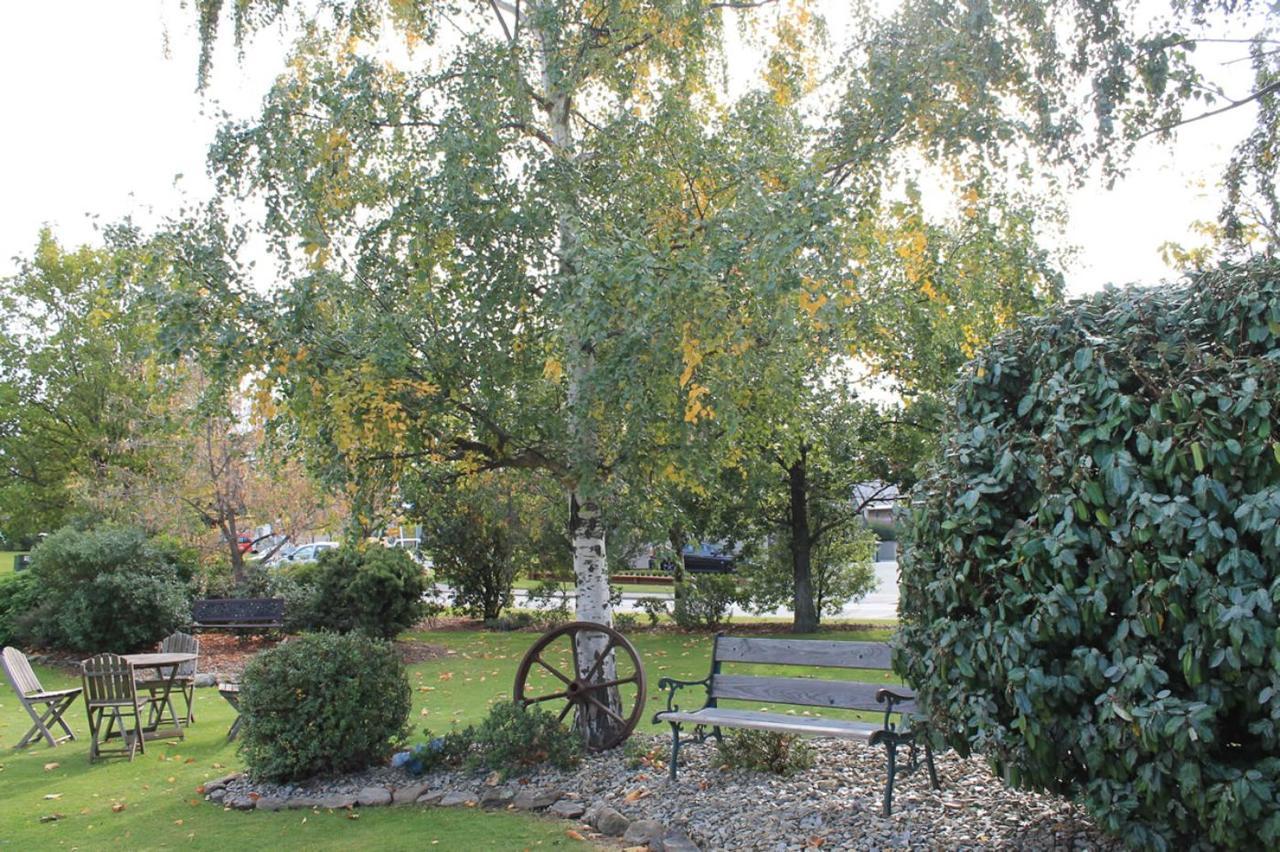 Colonial Manor Motel Кромуел Екстериор снимка