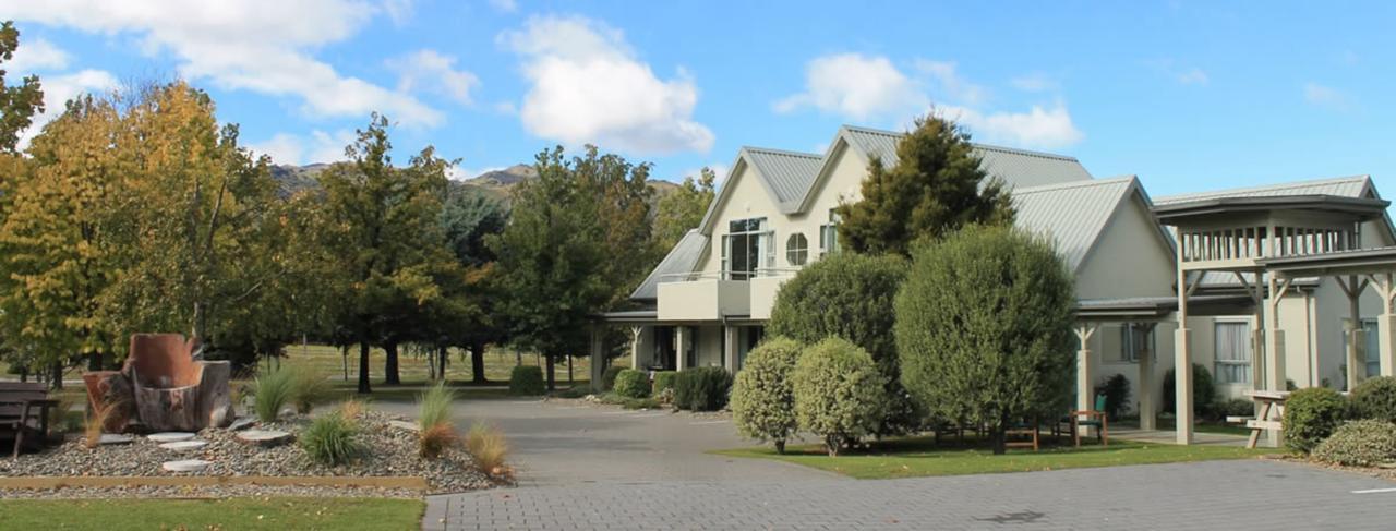 Colonial Manor Motel Кромуел Екстериор снимка