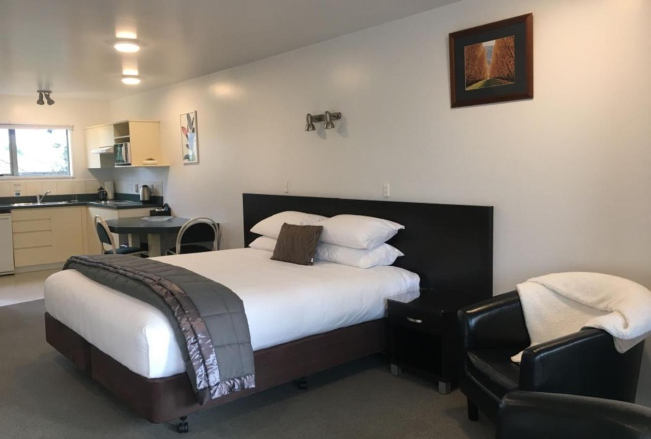 Colonial Manor Motel Кромуел Екстериор снимка