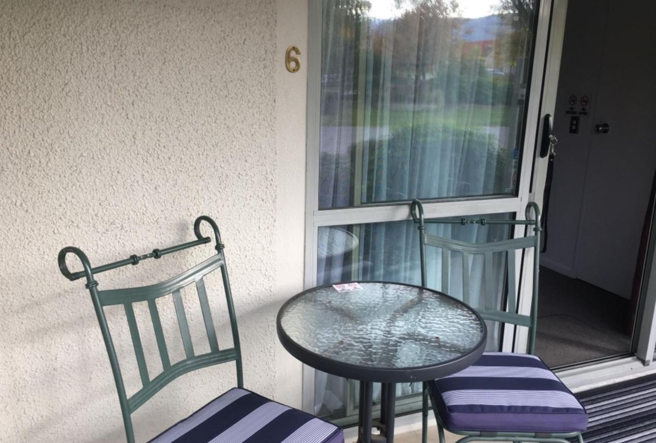 Colonial Manor Motel Кромуел Екстериор снимка