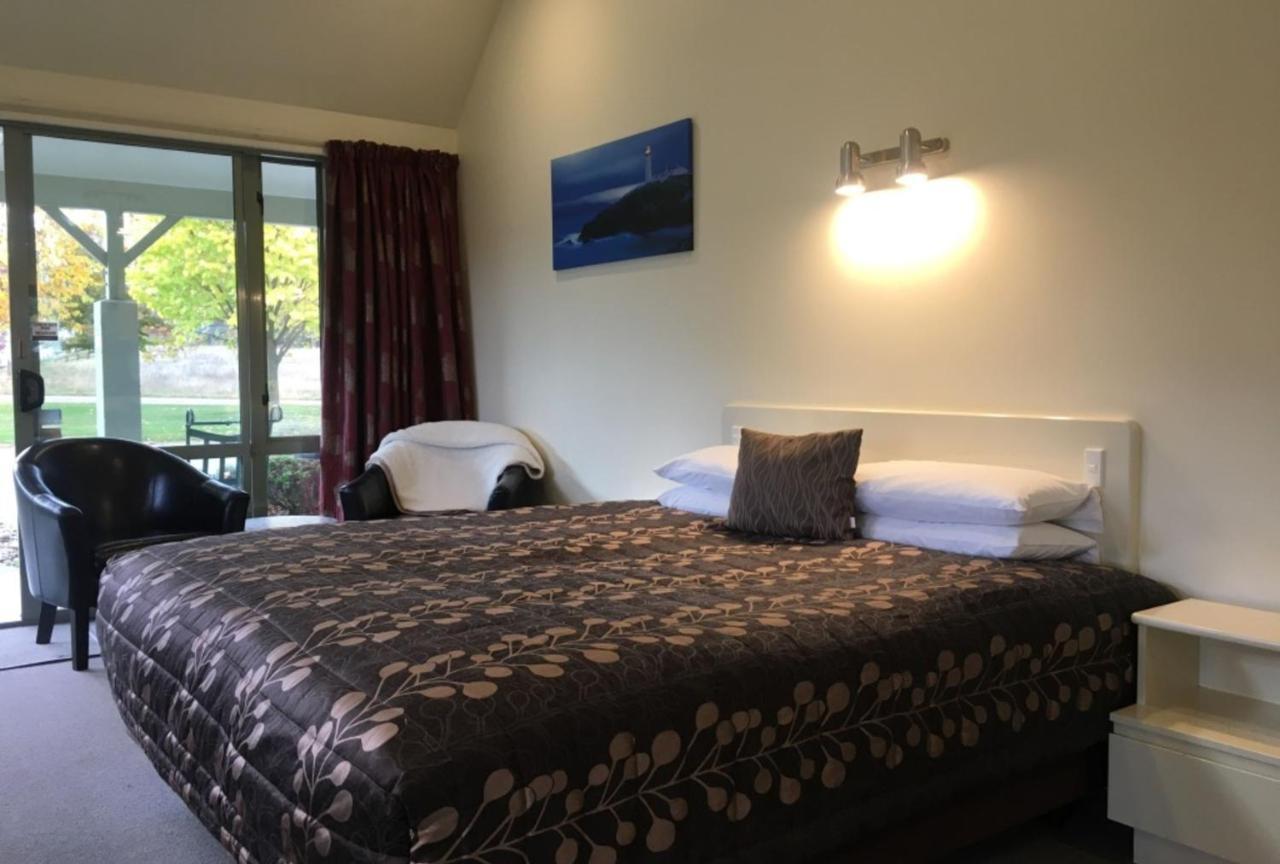 Colonial Manor Motel Кромуел Екстериор снимка