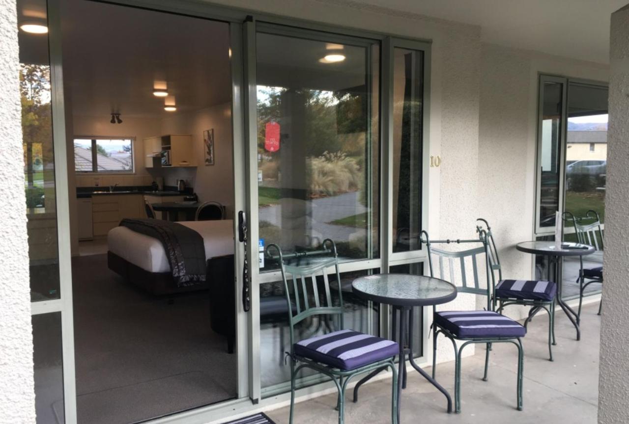 Colonial Manor Motel Кромуел Екстериор снимка