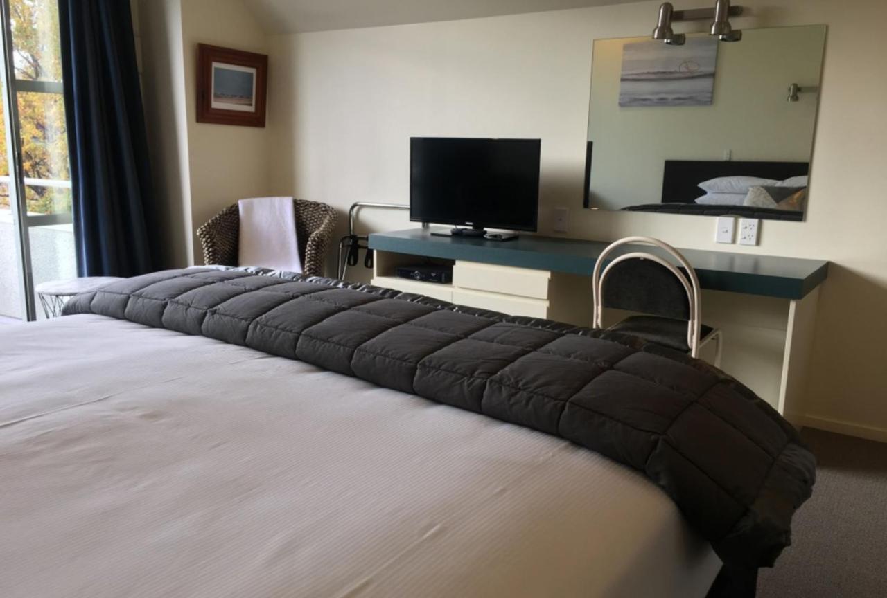 Colonial Manor Motel Кромуел Екстериор снимка